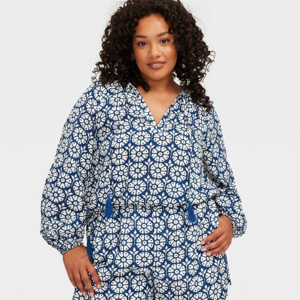 Roller Rabbit - Women's Daisy Floral Long Sleeve Tie-Neck Boho Top Navy Blue